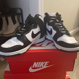 WOMENS DUNK HIGH PANDA SZ. 8.5 like new
